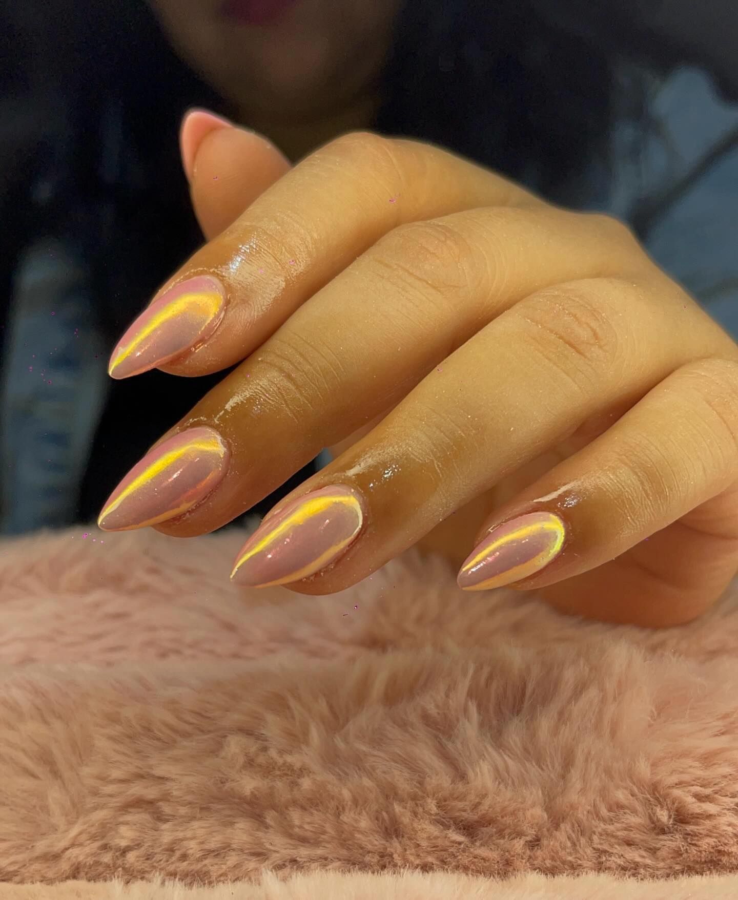 Uñas cromadas en tono nude